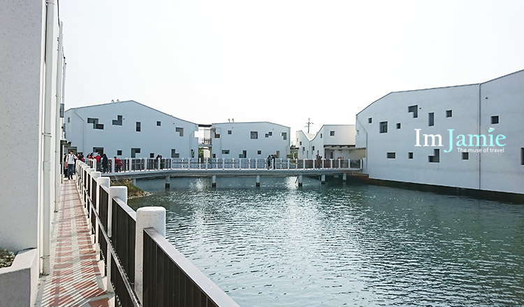 白色水上屋.jpg