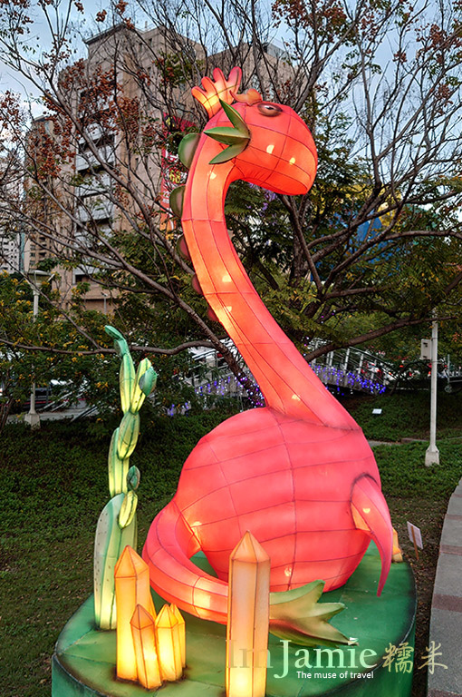 生肖遊園地燈區火龍.jpg