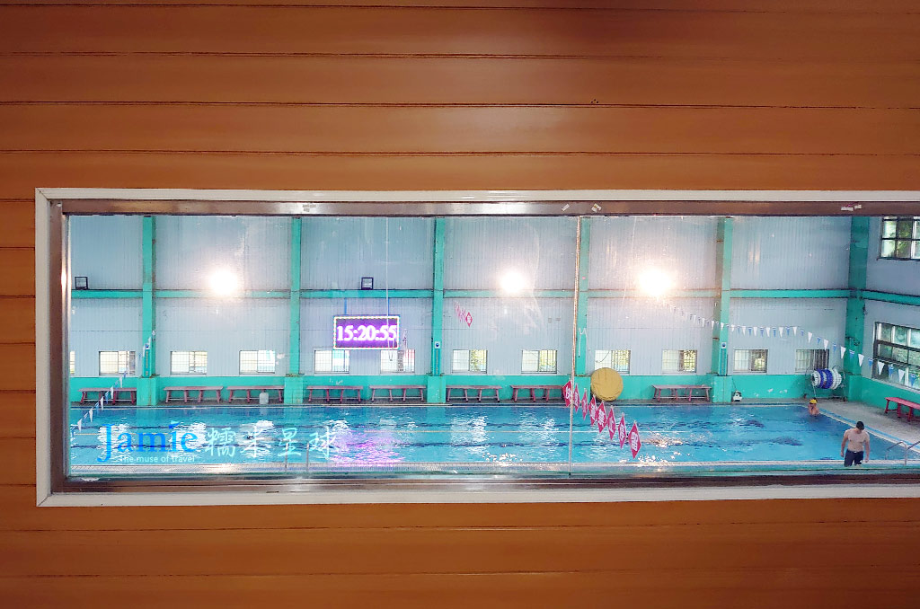 二樓眺望泳池台