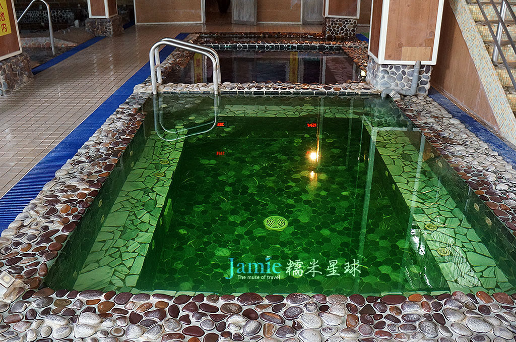 藥湯溫泉池