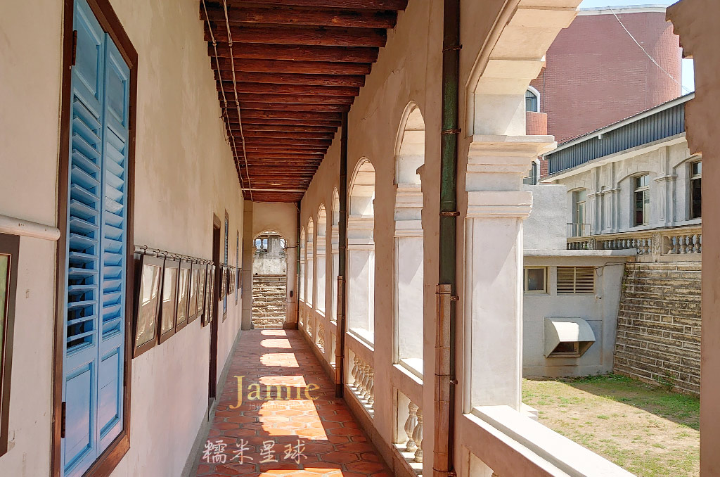 洋樓旁走廊