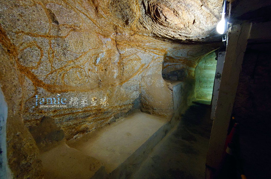 天然花崗岩石床