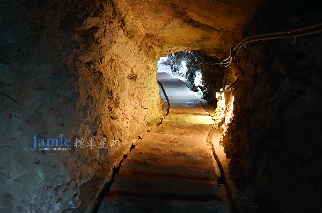 石造隧道樓梯