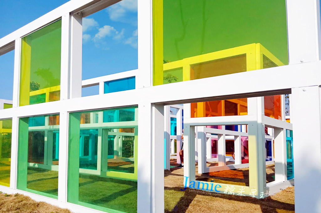 視覺體驗區彩虹玻璃迷宮