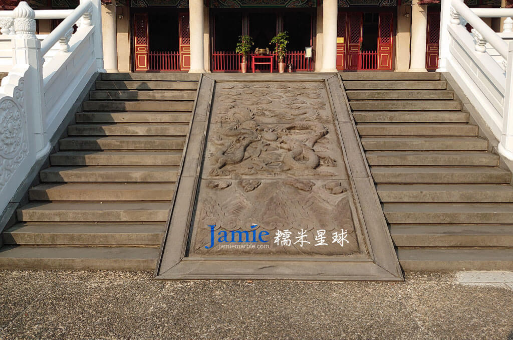 大成殿前御路 神階龍階石雕