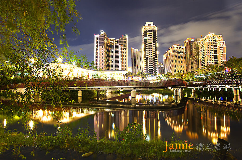 台中秋紅谷生態公園夜景