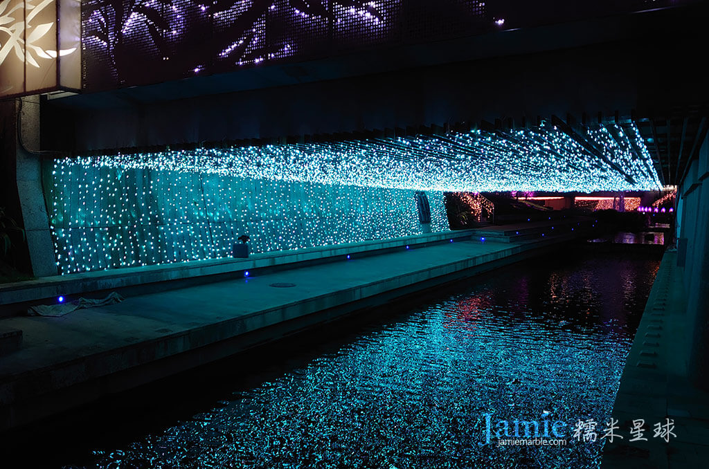 柳川隧道佈滿藍燈