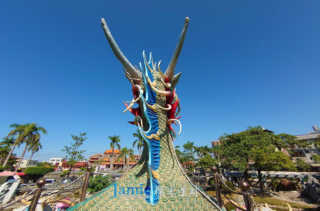 龍船頭頂的背部