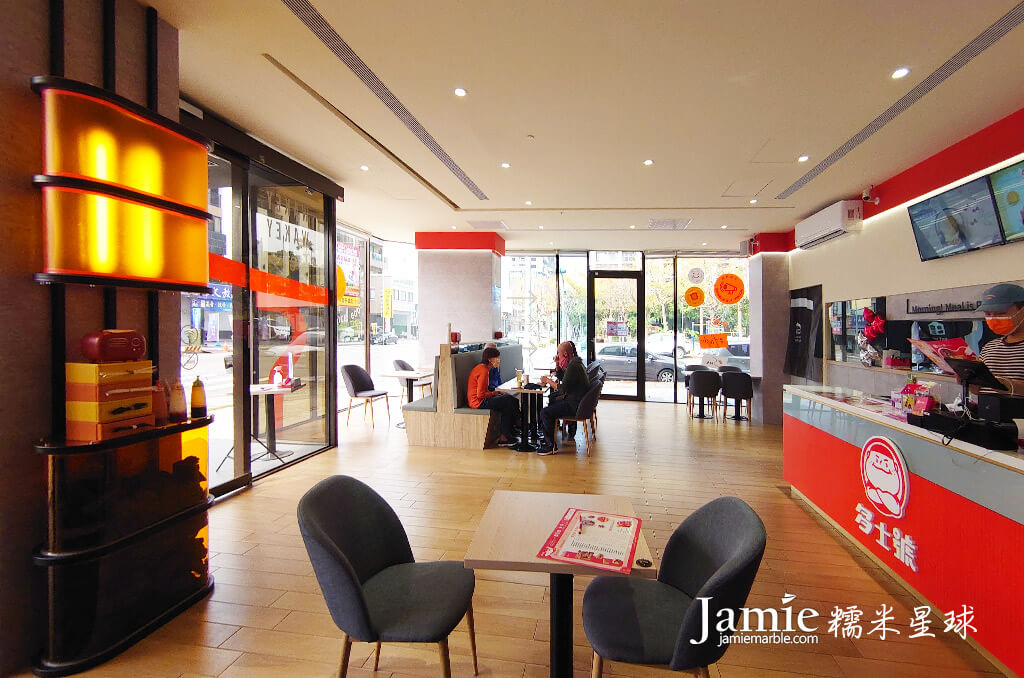 多士號旗艦店內環境