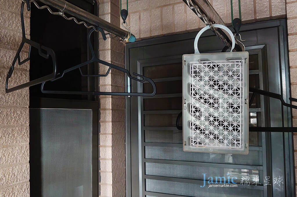 日本金鳥防蚊掛片,吊在洗衣服的後陽台,驅離會飛的害蟲