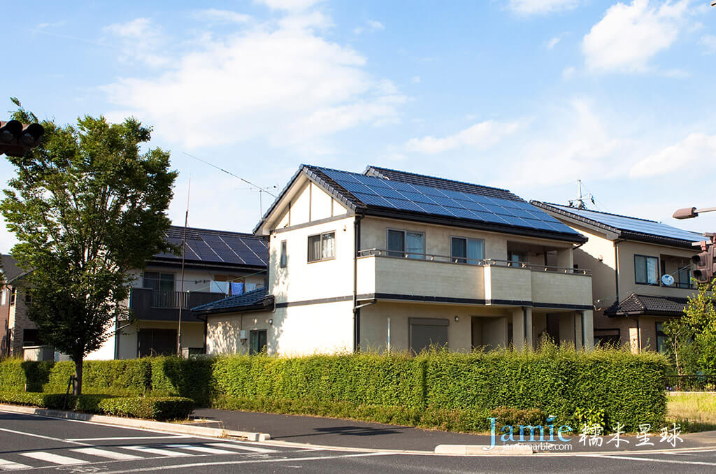 房屋 屋頂安裝太陽能板
