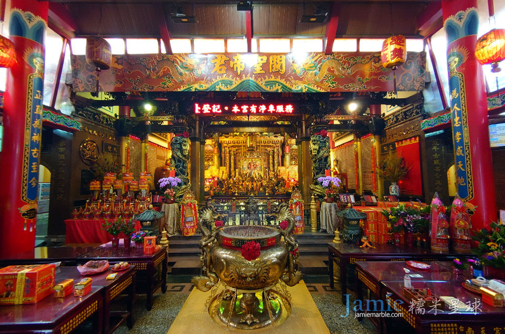 東區南天宮關公廟大殿天公爐