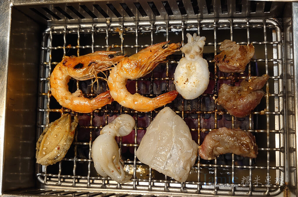 烤海鮮蝦子,干貝,花枝,章魚,鮑魚,牛肉,魚肉
