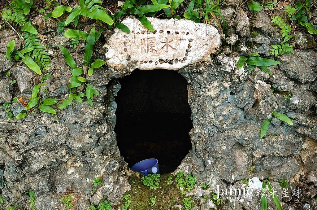 男人石源水洞穴