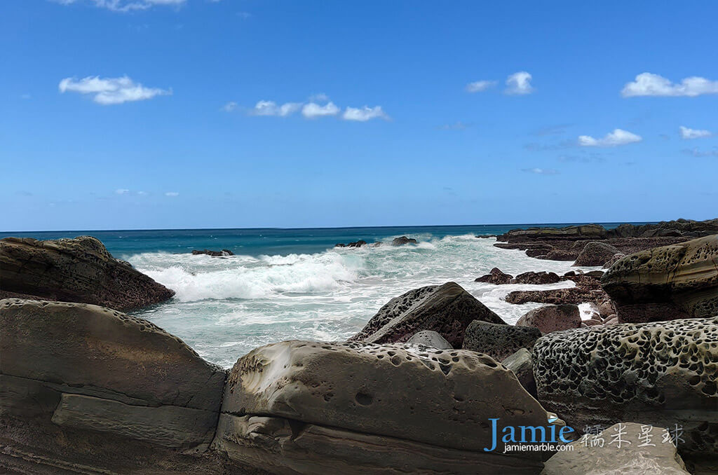 台東野柳爺蜂窩岩,與海水藍天