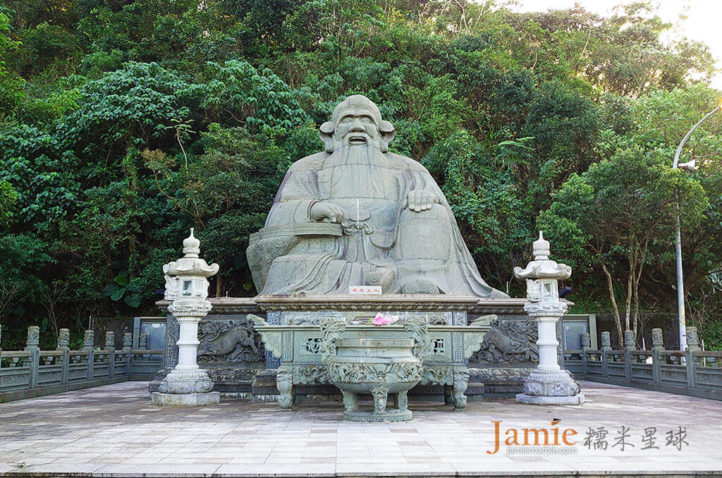 宜蘭三清宮入口,太上老君巨石像