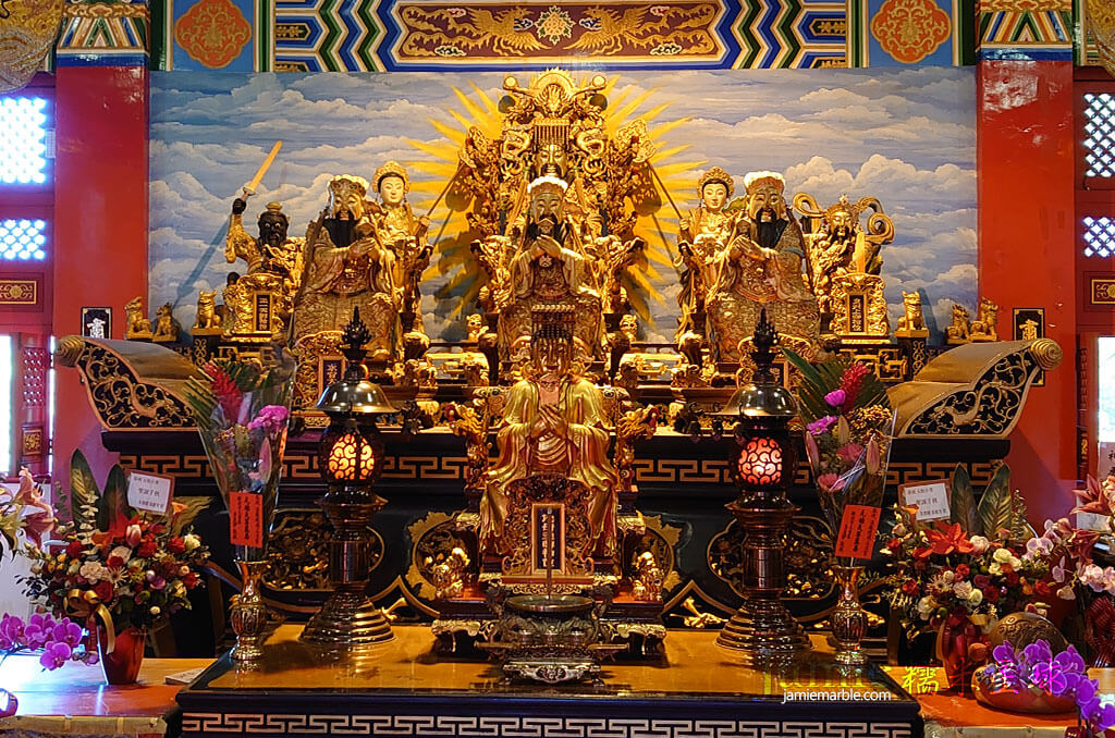 玉皇大帝,正一天師,玄天上帝,三官大帝,地母至尊等神像