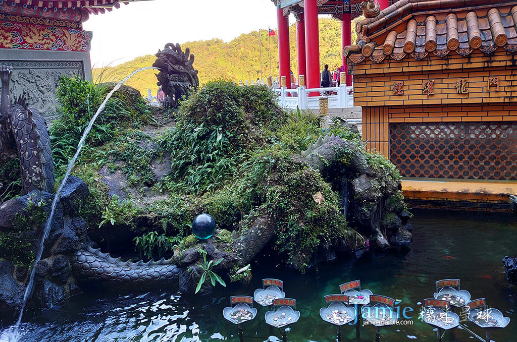 鯉躍龍門許願池