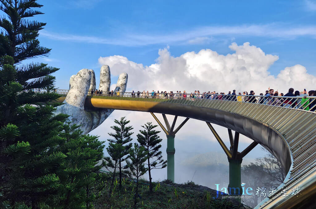 巴拿山佛手橋,金橋晴天藍天白雲