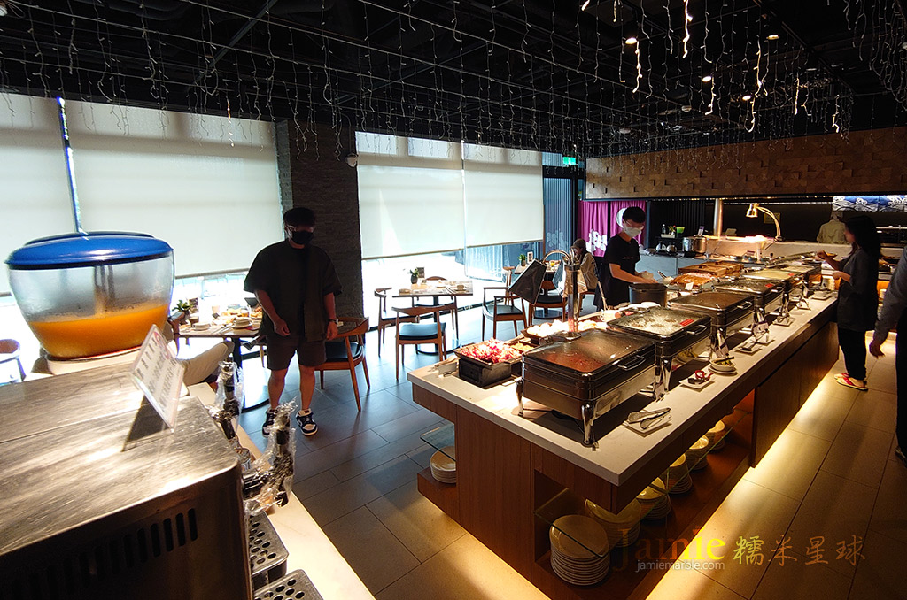 日光溫泉早餐吧檯