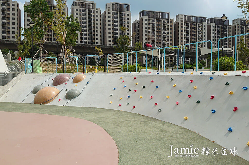 馬卡龍公園兒童岩石攀爬區