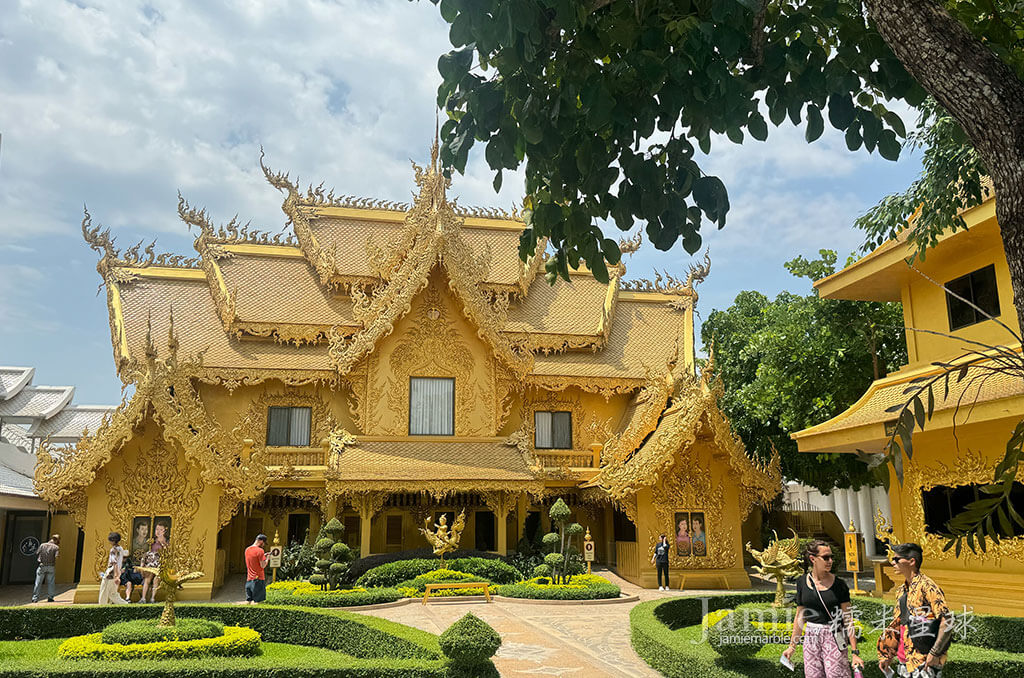 清萊白廟黃金廁所1建築外觀