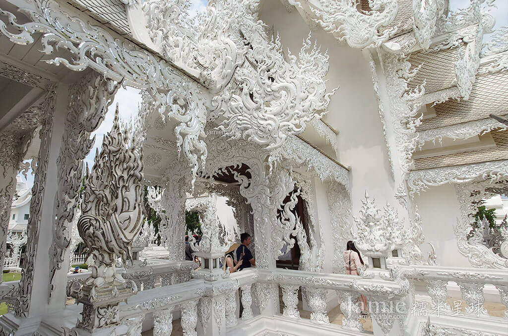 白廟走廊漂亮白色火炎雕飾