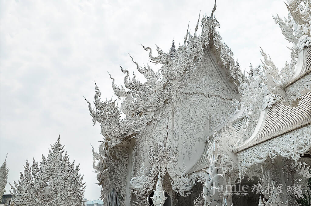 白廟屋頂火焰雕飾