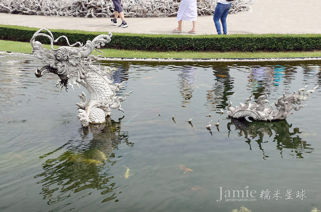 白廟水池外的白龍噴泉