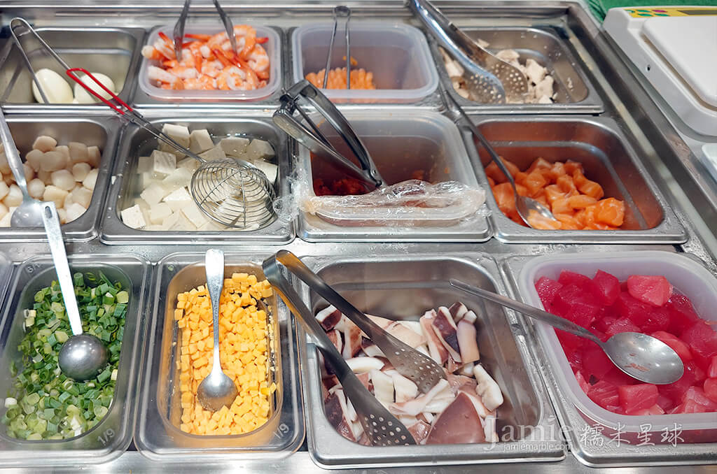 波奇自選肉類,鮭魚,魷魚,雞胸肉,雞蛋,豆腐