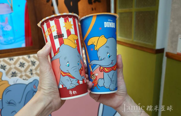手持有飲茶飲小飛象Dumbo
