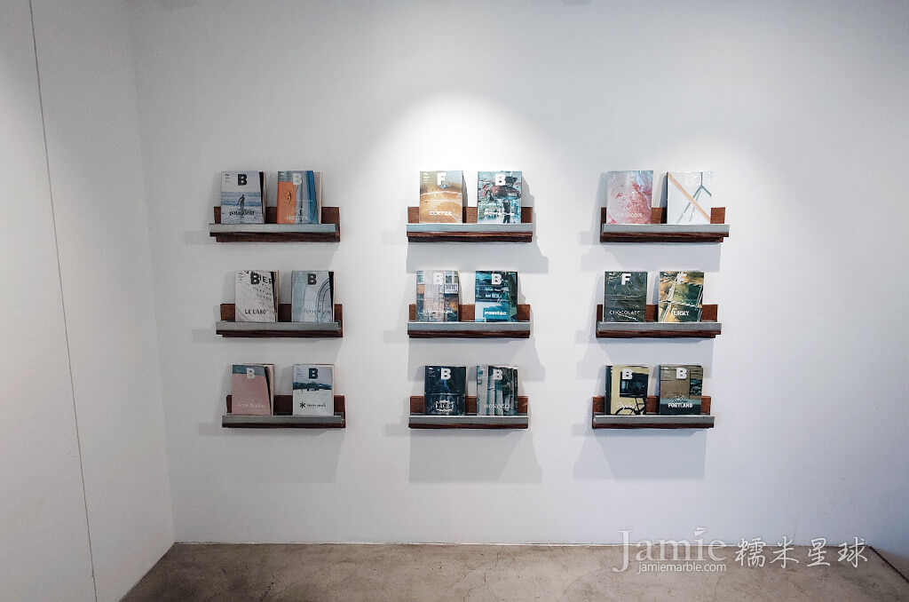 CAFE!N硬咖啡雜誌牆