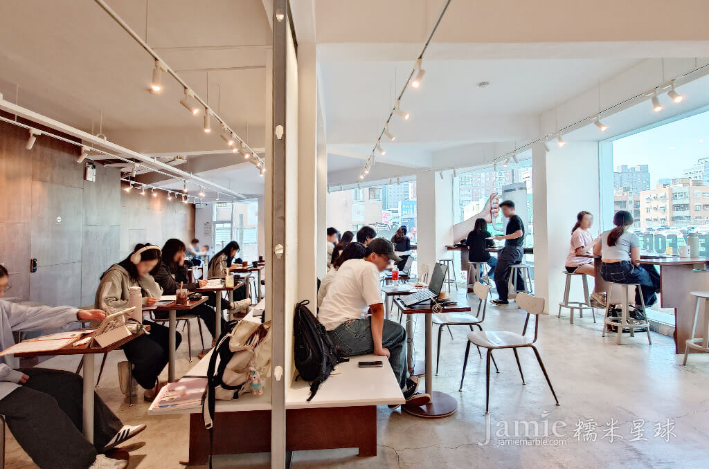 CAFE!N硬咖啡店內座位