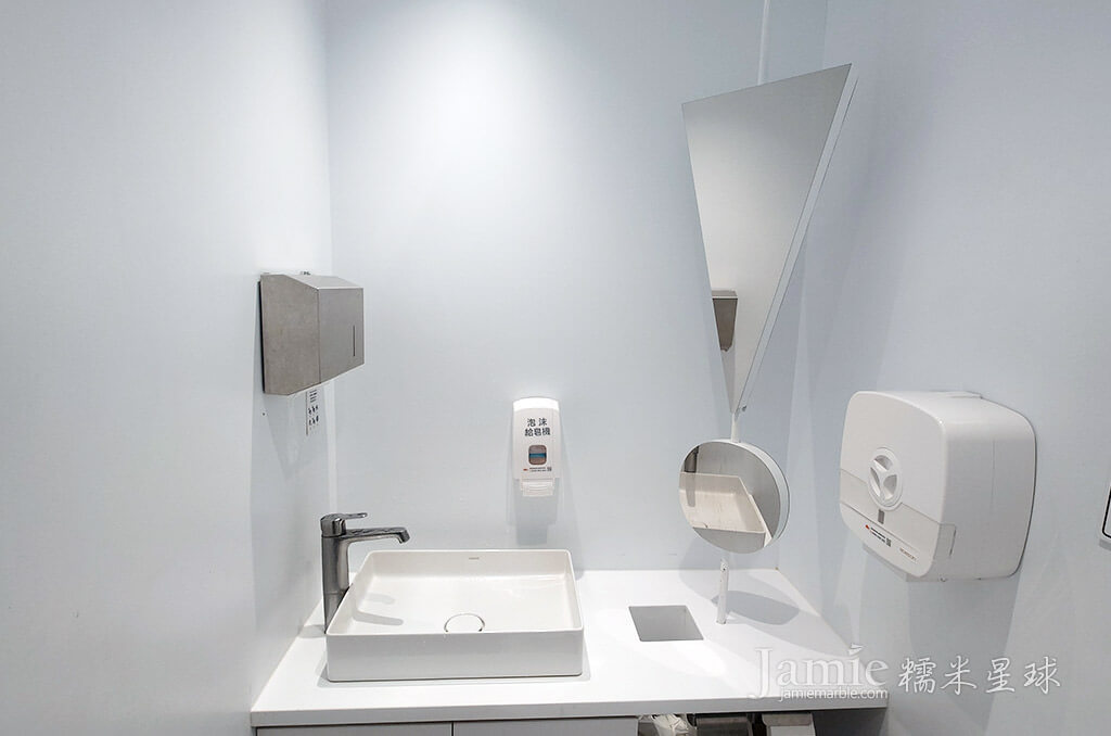 CAFE!N硬咖啡乾淨明亮廁所