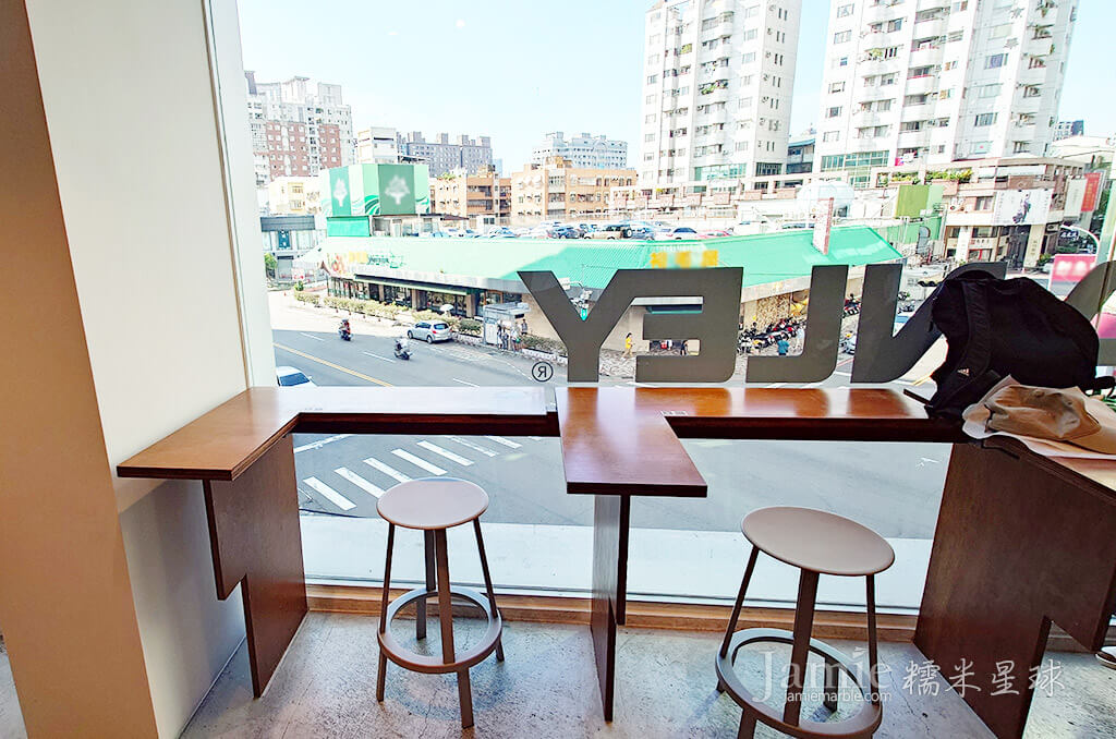 CAFE!N硬咖啡窗邊座位
